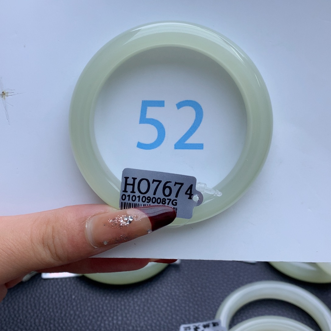 和田玉手镯未镶嵌骑****?