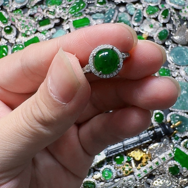 翡翠颈饰未镶嵌天然A货翡翠放漏