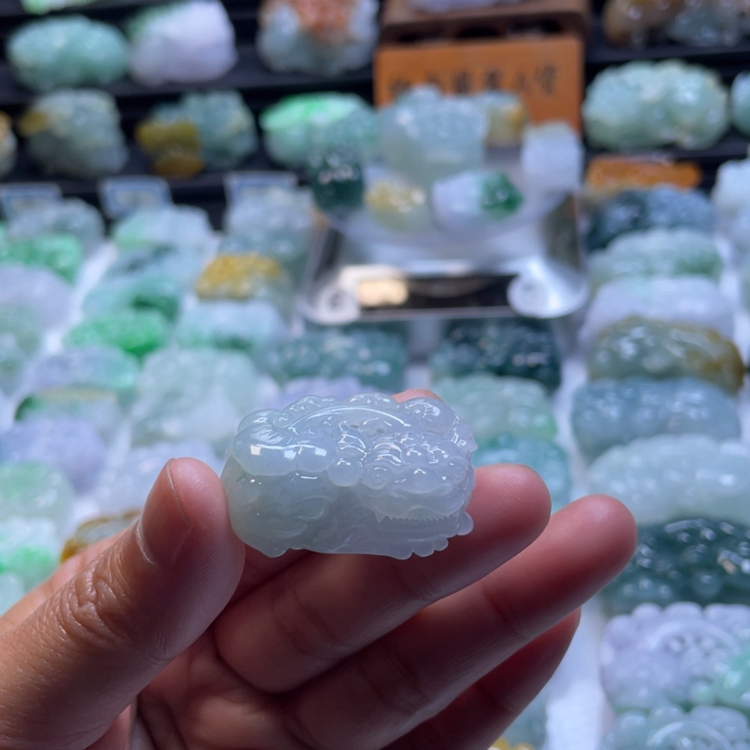 翡翠颈饰未镶嵌貔貅