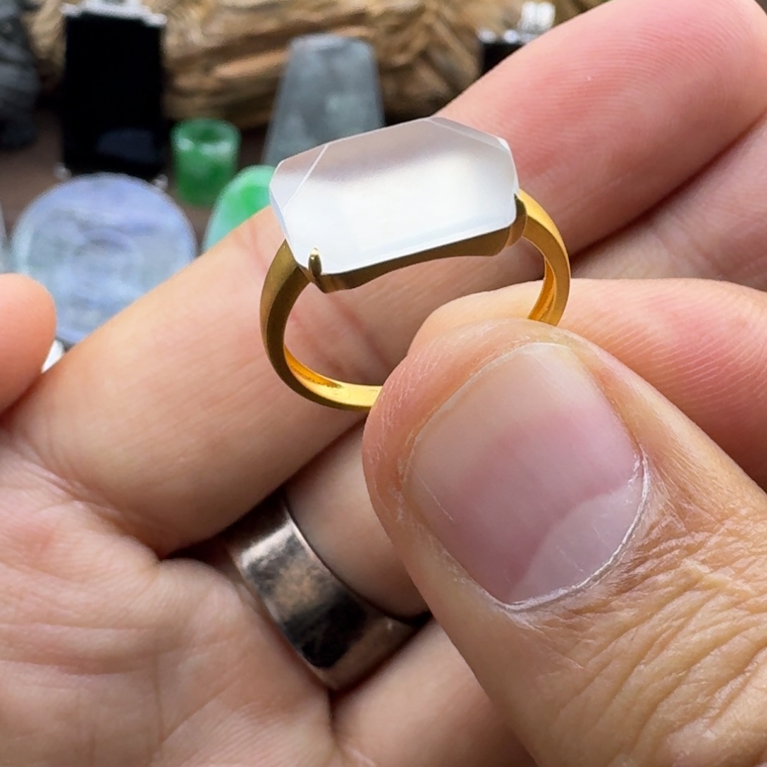 翡翠18K金镶嵌戒指