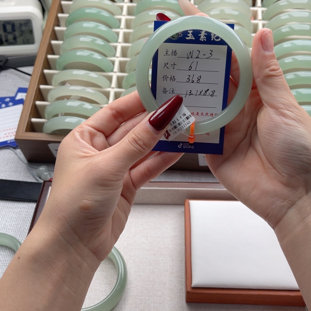 夏***果东陵石未镶嵌手镯