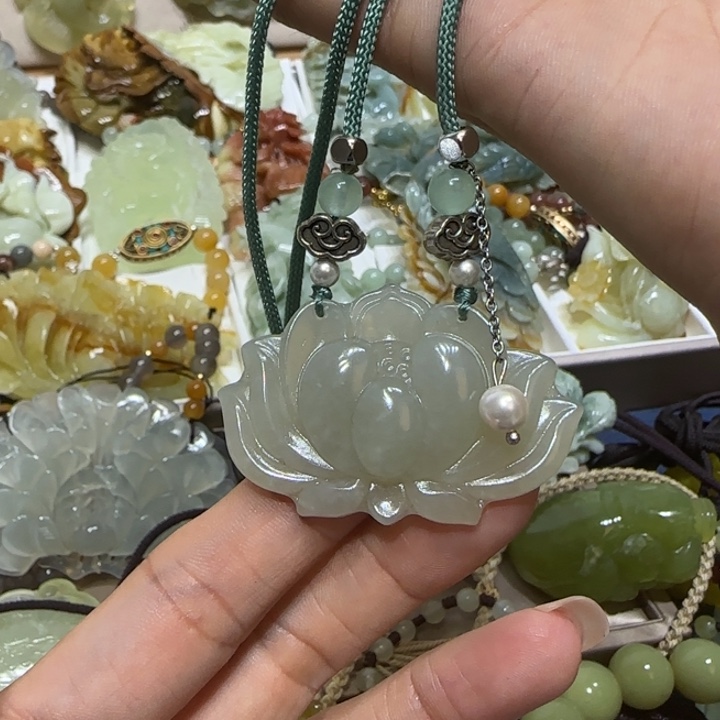 蛇纹石玉吊坠未镶嵌
