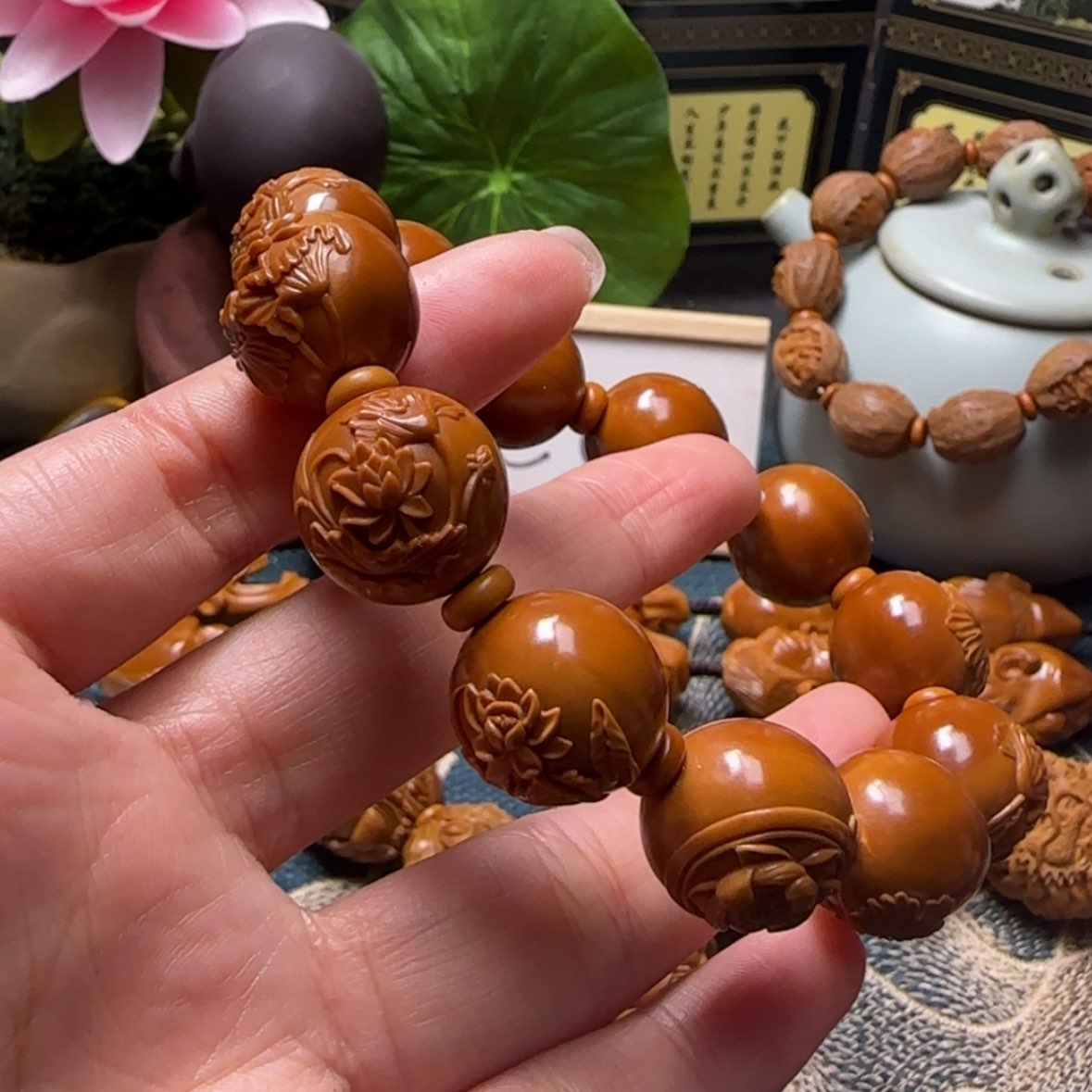 【闪购商品】橄榄核手串菡萏花开