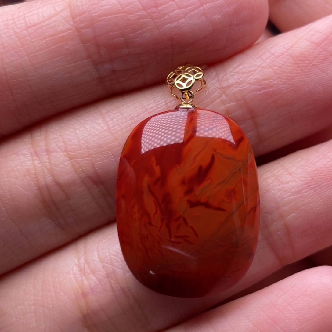南红玛瑙18K金镶嵌珠宝奇石牌形吊坠