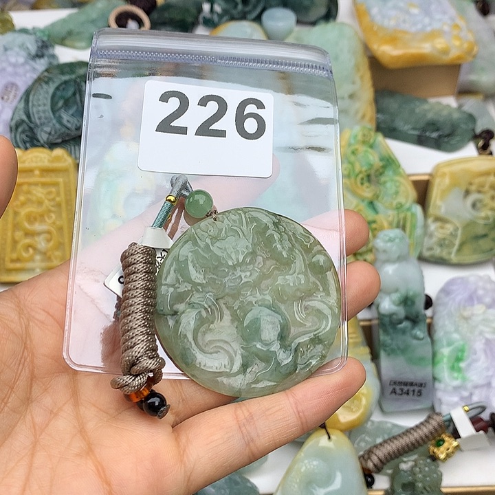 翡翠未镶嵌颈饰宇*翡翠