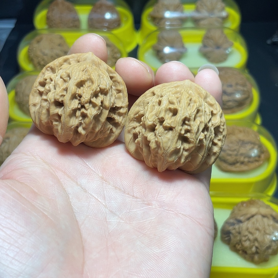文玩核桃把件42尺盘龙虎头