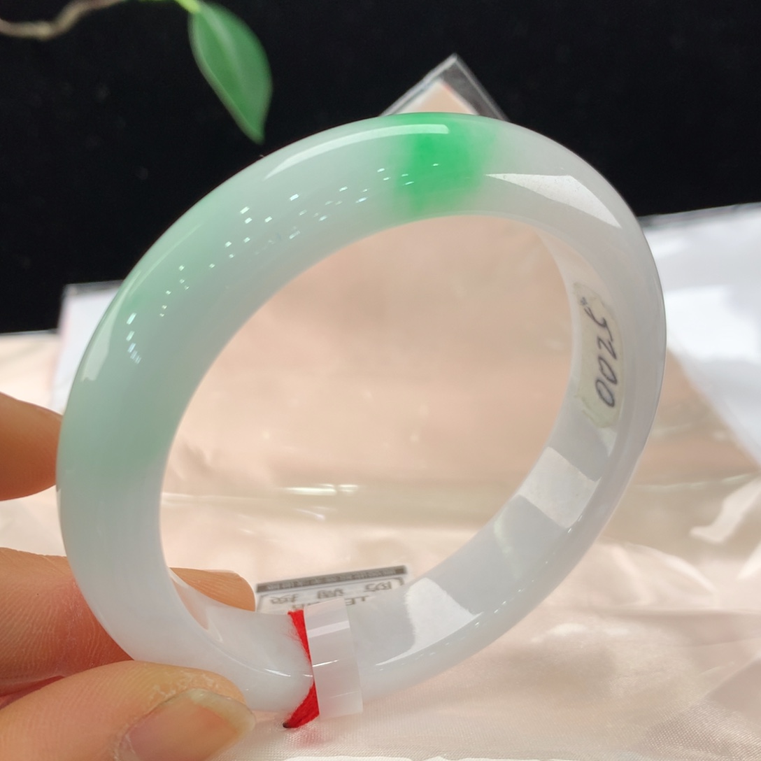 翡翠手镯未镶嵌111-0025