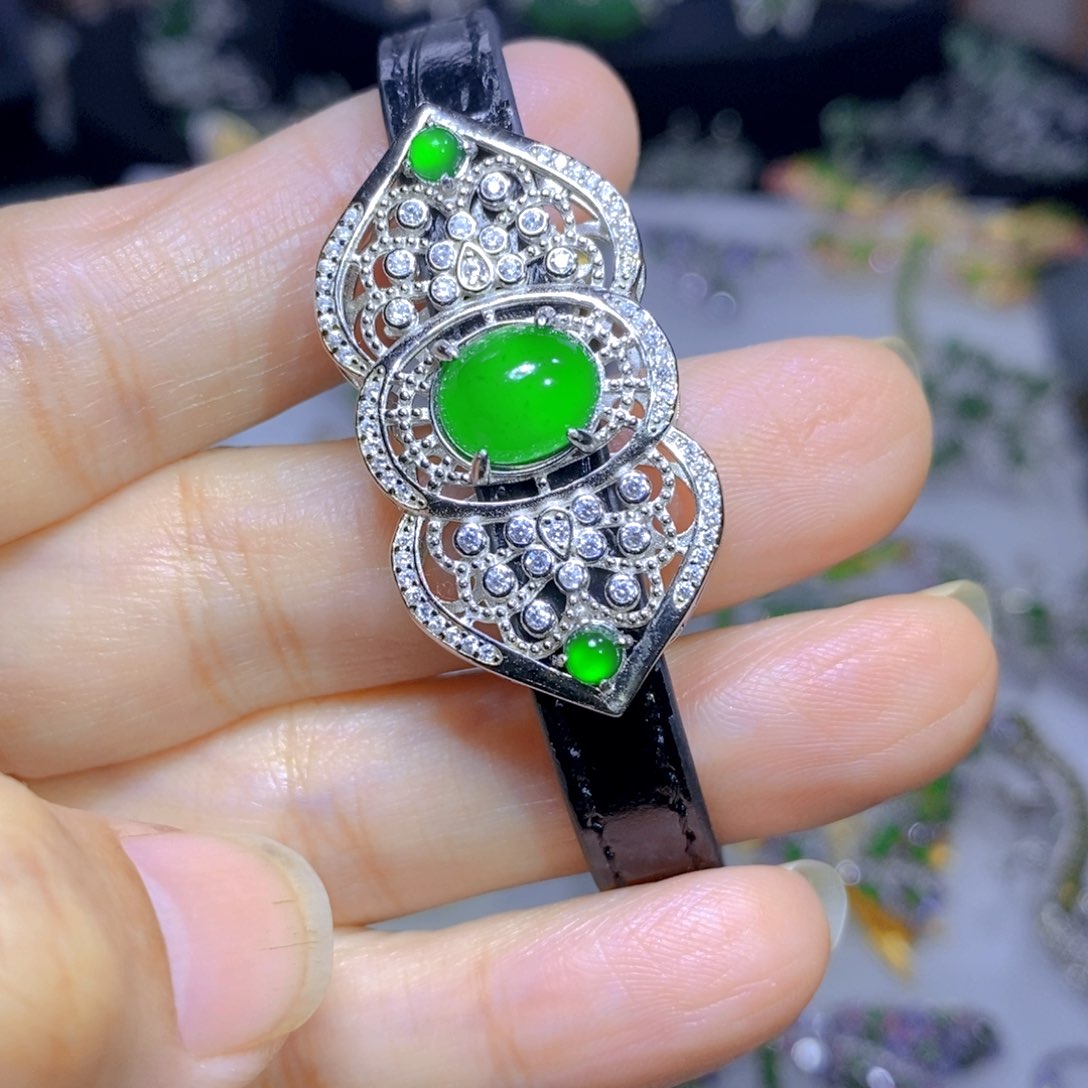 翡翠颈饰银S925镶嵌天然翡翠