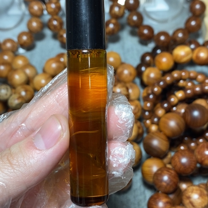 柏木（崖柏）太行崖柏精华油古法压榨法