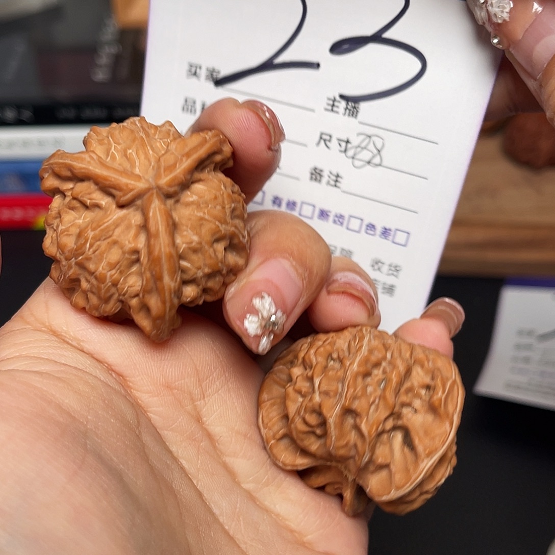 T***1文玩核桃吊坠三棱38尺寸y