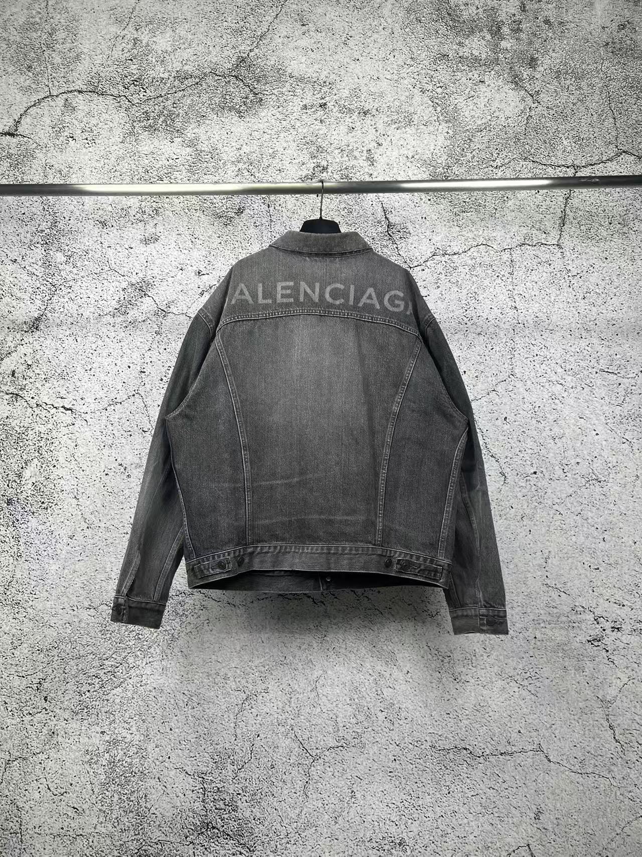 未使用 Balenciaga/巴黎世家 背后印花牛仔外套/52码/R0400