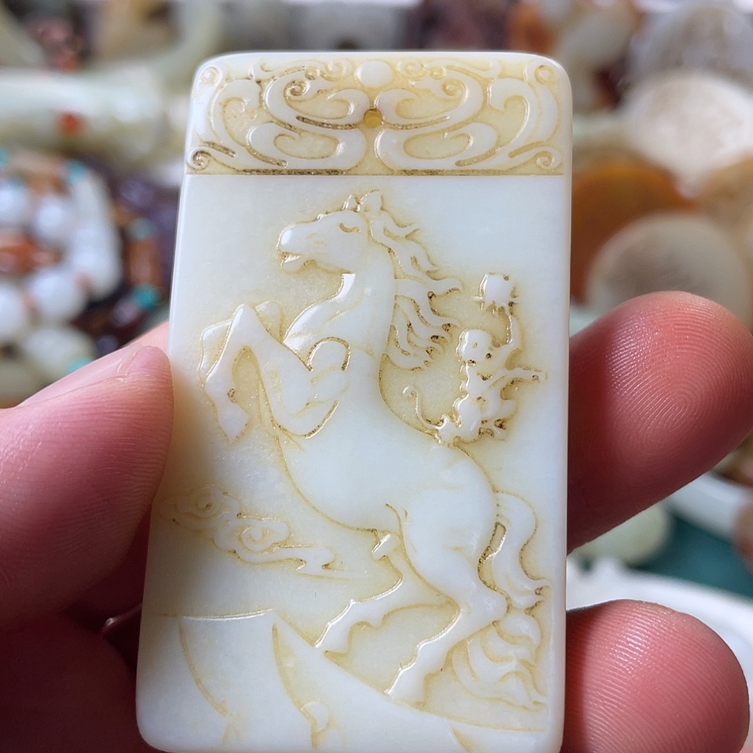 中***育和田玉未镶嵌颈饰