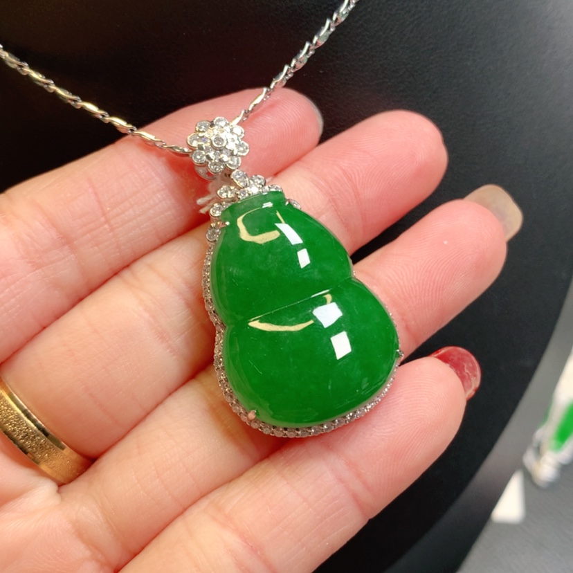 【闪购商品】翡翠吊坠(赠链)18K金镶嵌