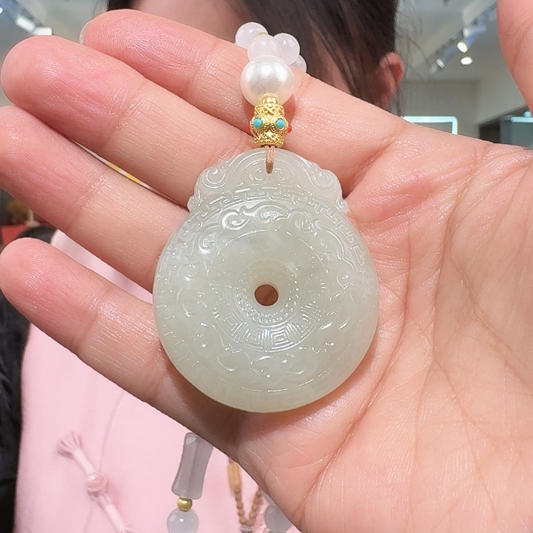 岫玉未镶嵌颈饰吊坠