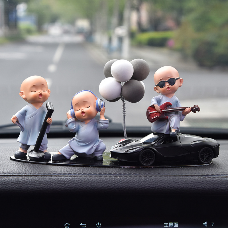 汽车摆件车载创意网红乐队小和尚车内可爱树脂小和尚装饰用品大全