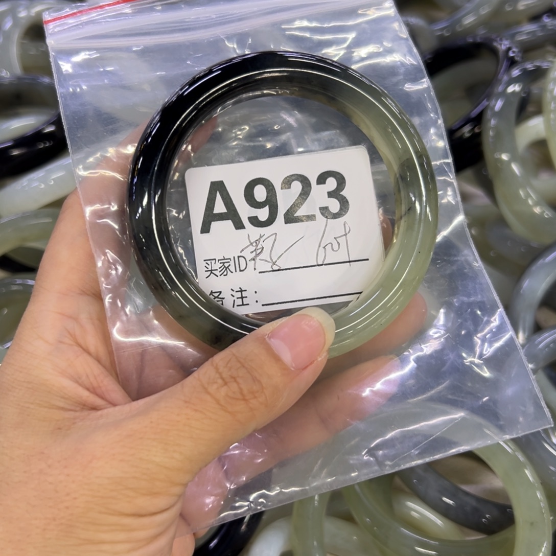 芙***姐蛇纹石玉未镶嵌手镯