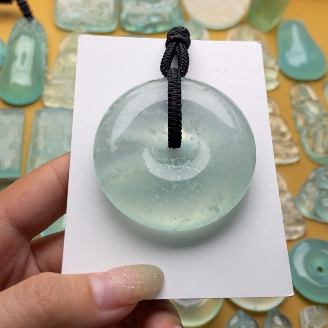 蛇纹石玉未镶嵌颈饰扣子