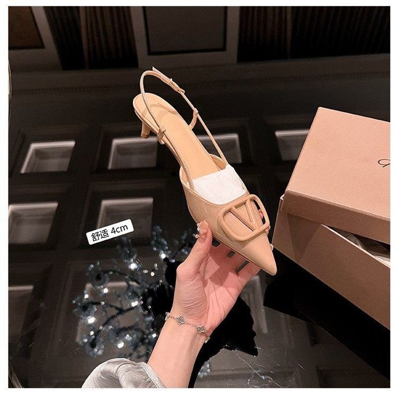 镇店之宝~大叔家尖头V扣斩男细跟高跟鞋女2025年春季后空包头凉鞋