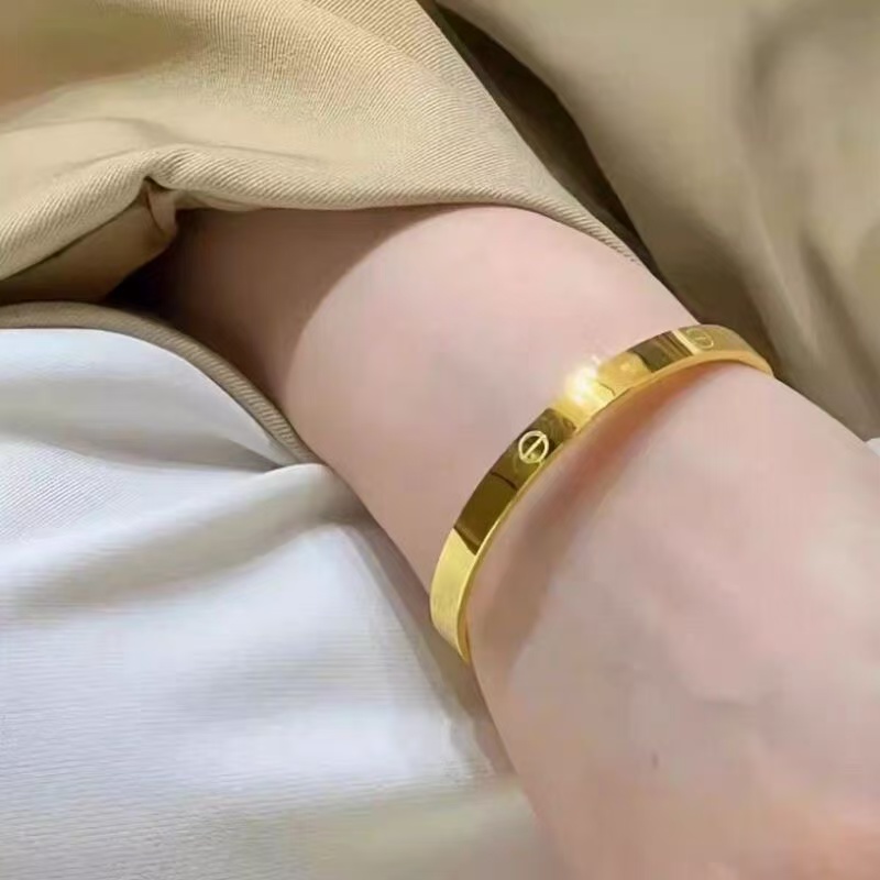 精品JS09卡地手镯（有证书和礼盒）