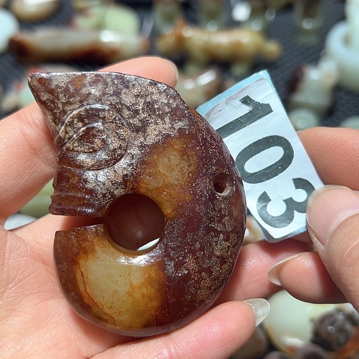 和田玉颈饰未镶嵌