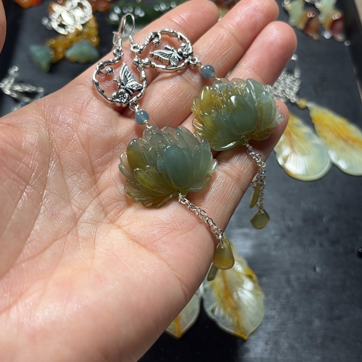 蛇纹石玉合金耳饰