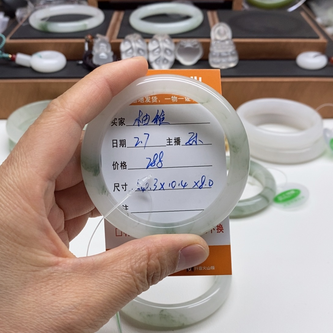 石英质玉手镯未镶嵌柚*?