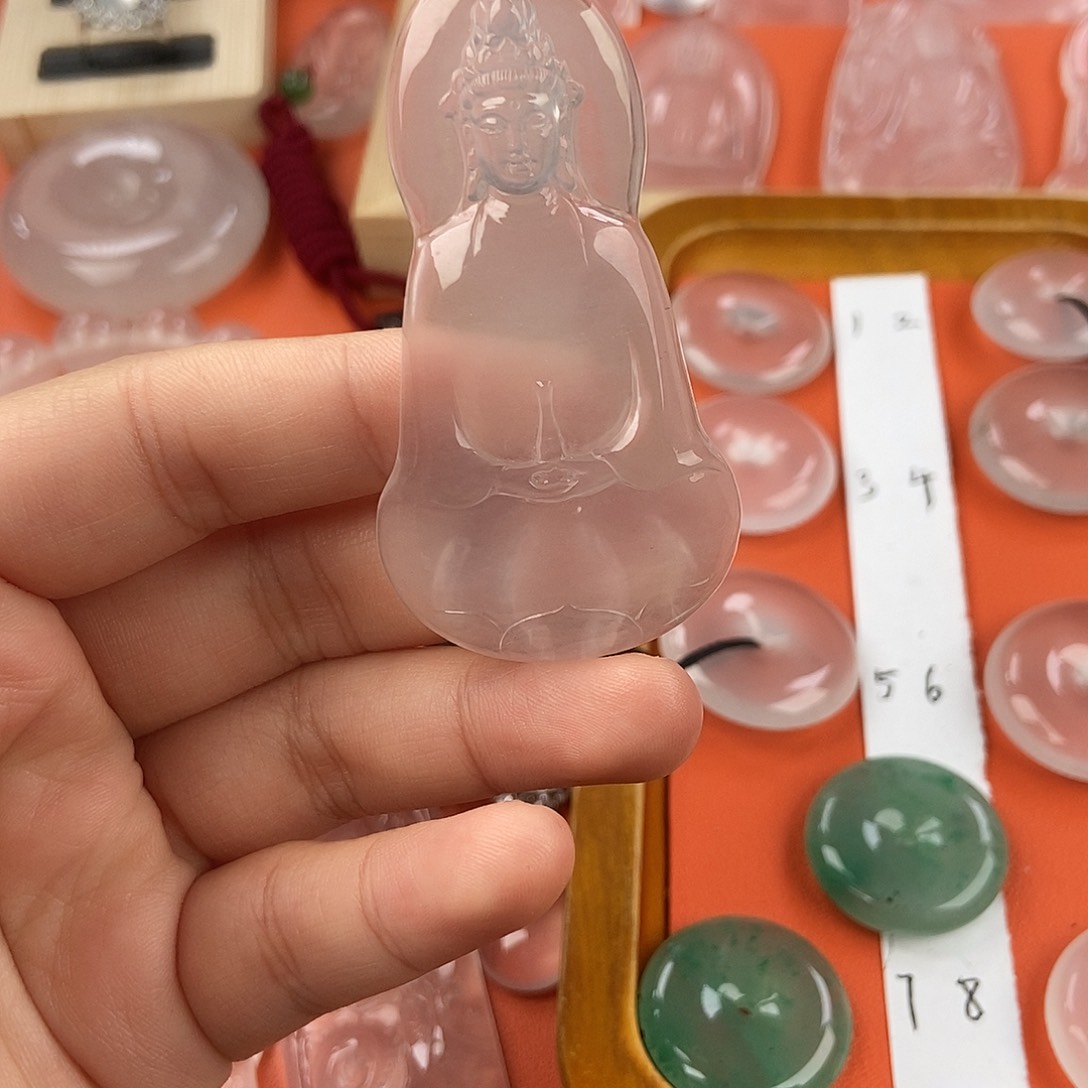 石英质玉颈饰未镶嵌?**生素衣观音