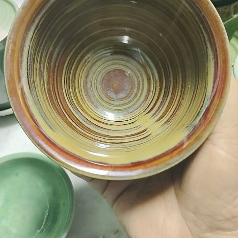 瓷片瓷片，各种摆件，盘，碗，沙锅，均有瑕疵。