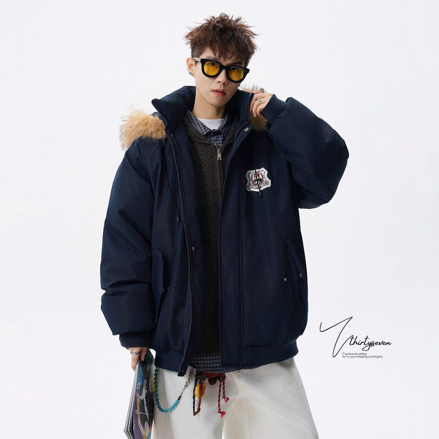 V37美式潮牌徽章刺绣情侣棉袄子男冬高街青少年保暖连帽毛领棉衣