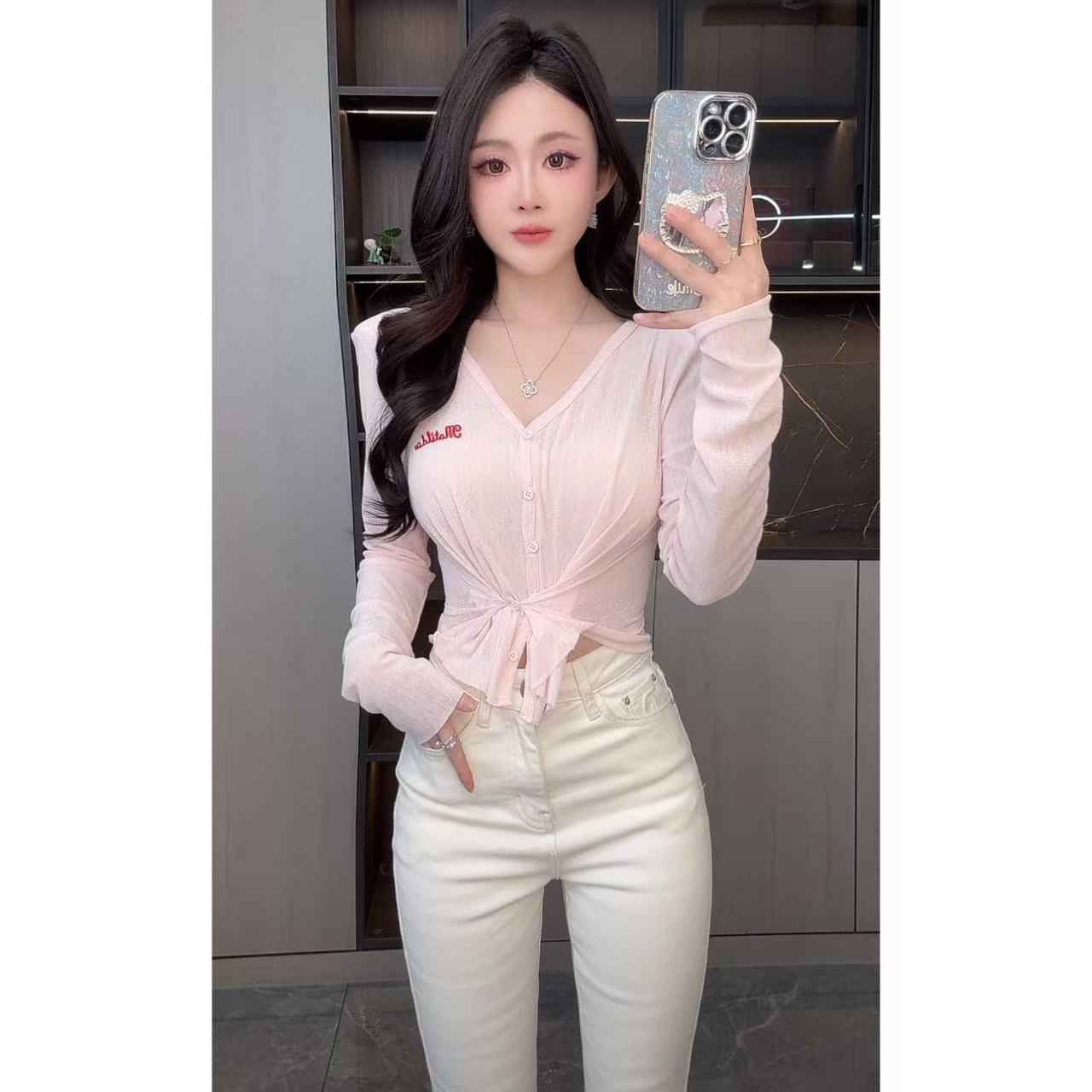 曼曼【甜心软芙】性感纯欲单排扣V领刺绣长袖针织开衫