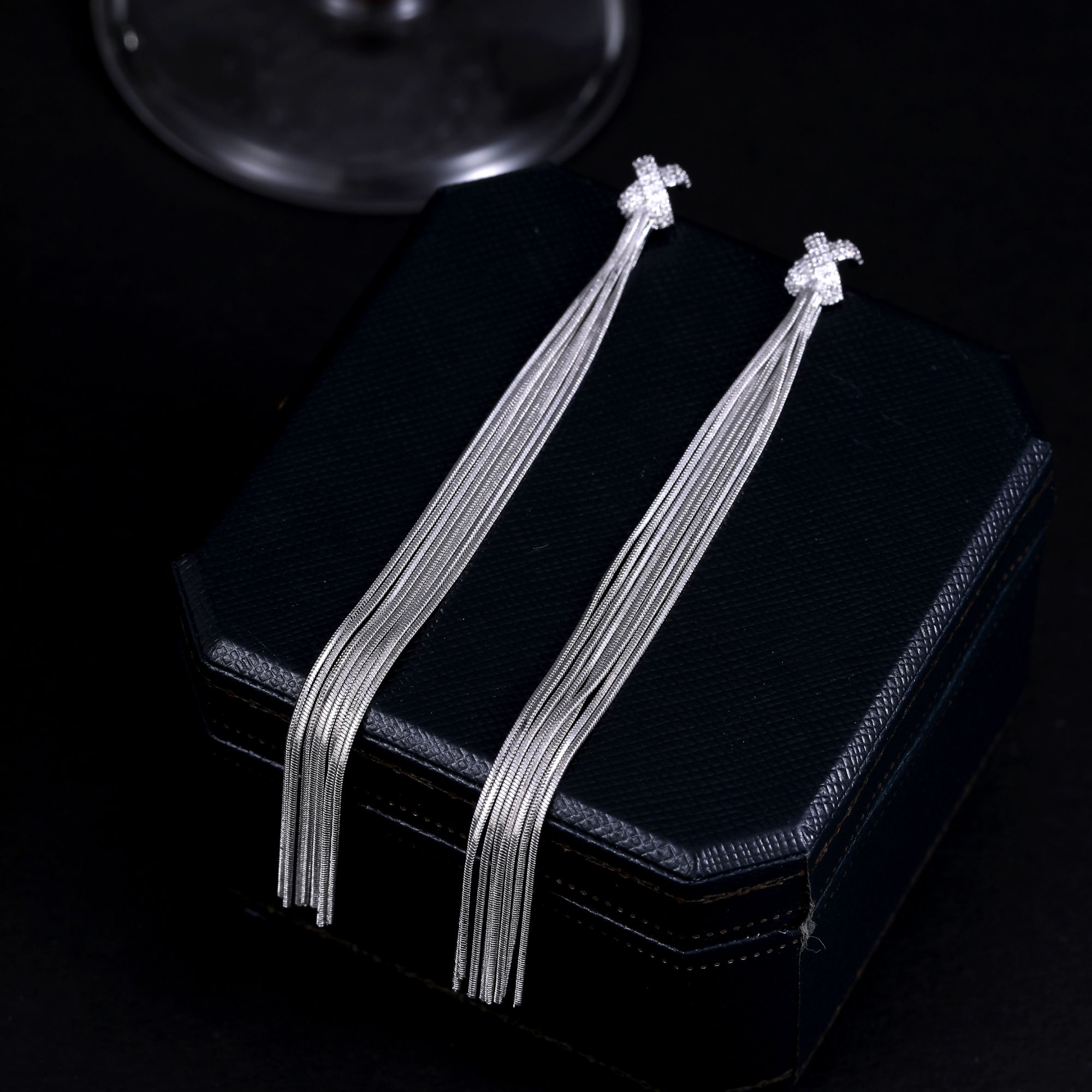 铜合金锆石耳饰 新款气质轻奢百搭银色长款流苏耳环大气个性