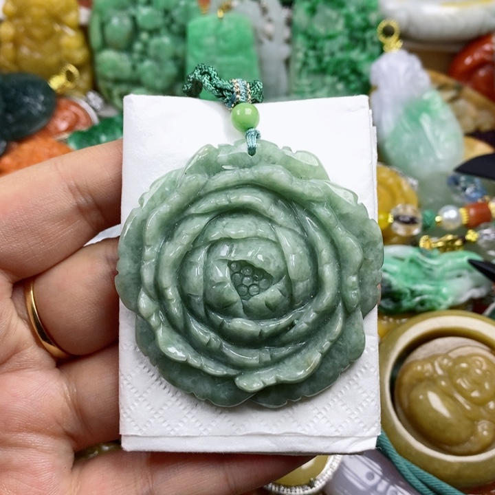 翡翠吊坠(赠链)未镶嵌