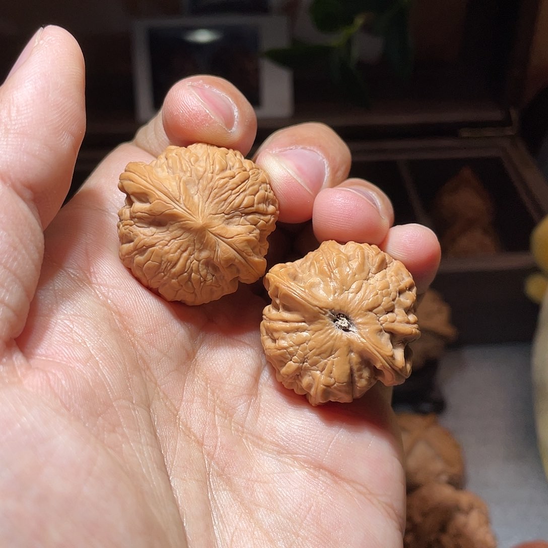 文玩核桃吊坠最*ღ鱼子纹