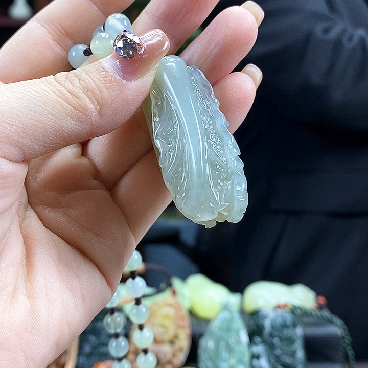 蛇纹石玉吊坠未镶嵌