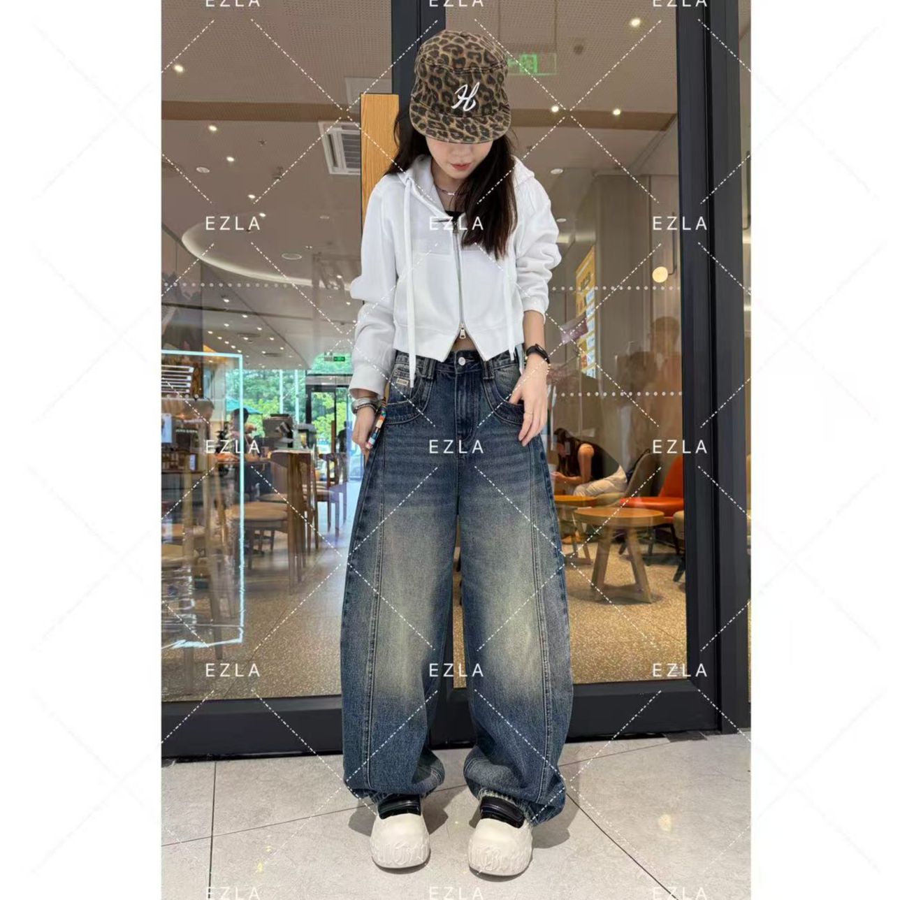 EZ8783新款加绒宽松时髦洋气弯刀裤氛围感穿搭百搭显瘦网红牛仔裤