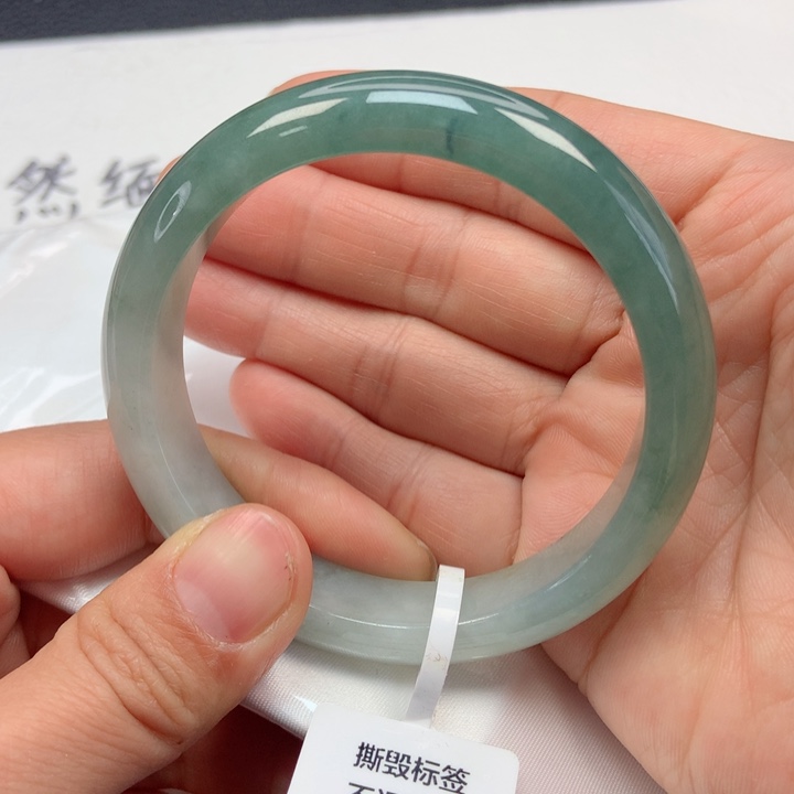翡翠手镯未镶嵌56圈