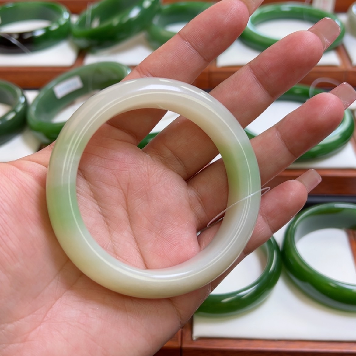 【闪购商品】和田玉手镯未镶嵌