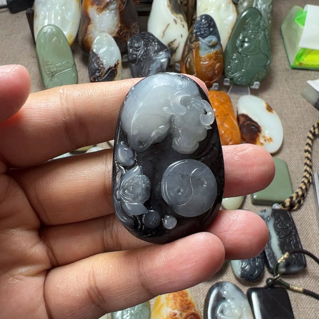 和田玉挂件未镶嵌扭转乾坤