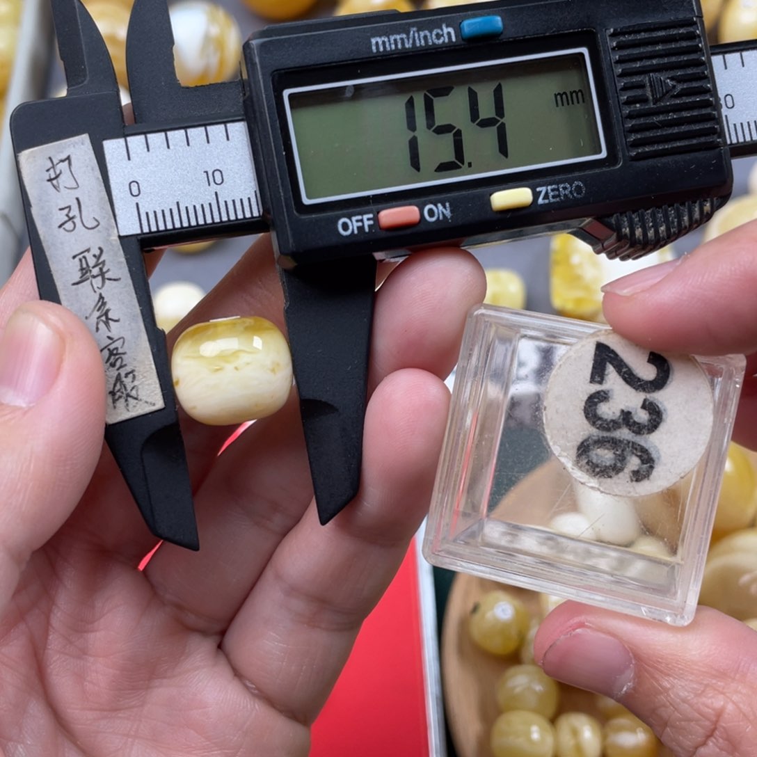 蜜蜡珠宝奇石未镶嵌