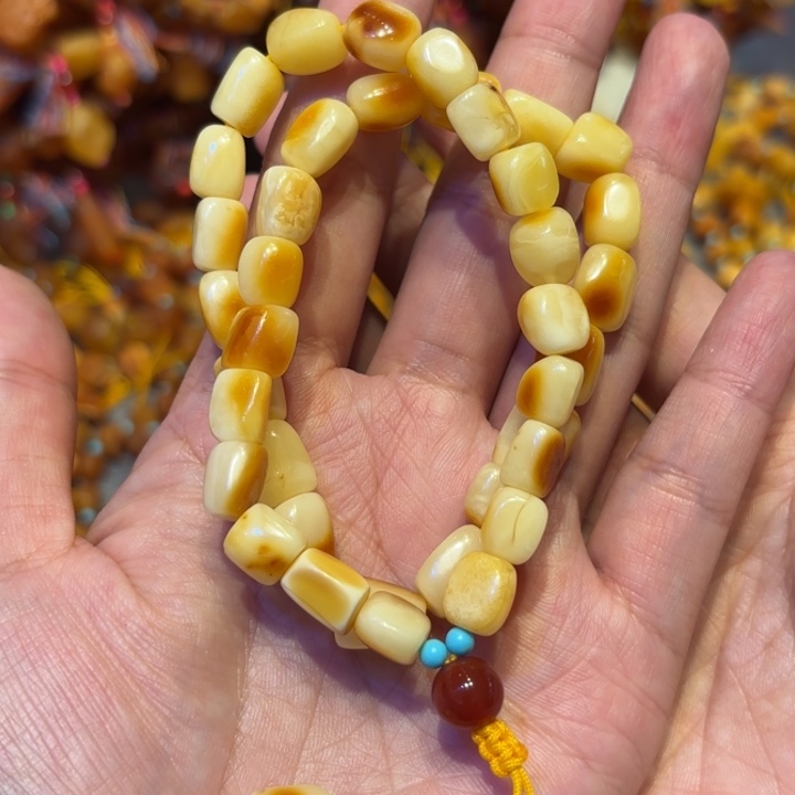 蜜蜡未镶嵌颈饰蜜蜡