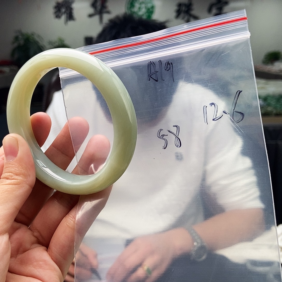 和田玉未镶嵌手镯拍一发一
