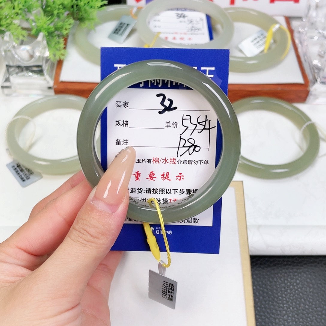 和田玉手镯未镶嵌