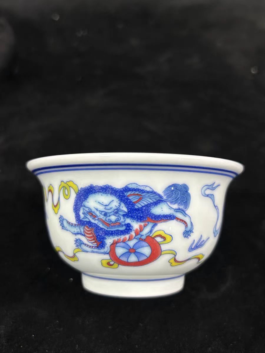 青花狮子滚绣球主人杯品茗杯