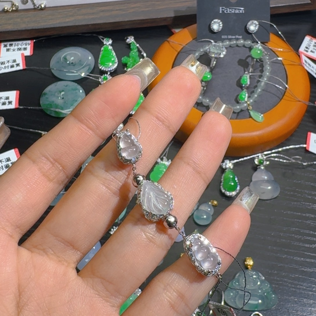 梽***！翡翠未镶嵌吊坠(不含链)