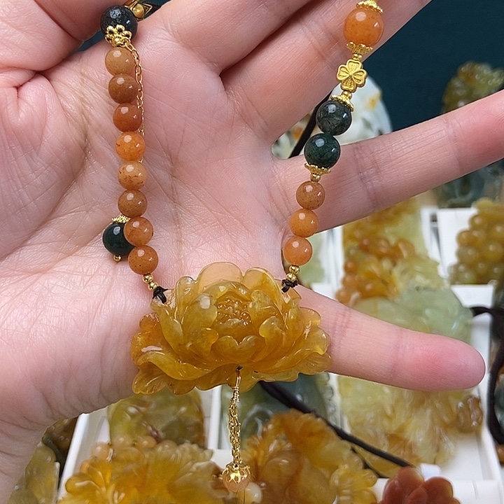 蛇纹石玉未镶嵌颈饰