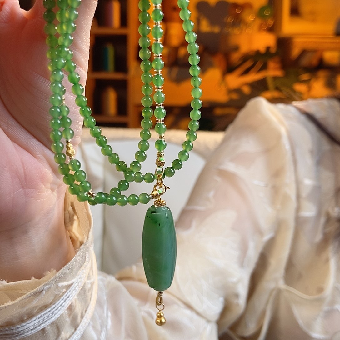 颈饰18K金镶嵌和田玉