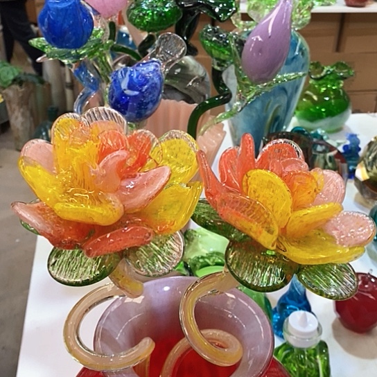 琉璃花瓶高45厘米宽9厘米