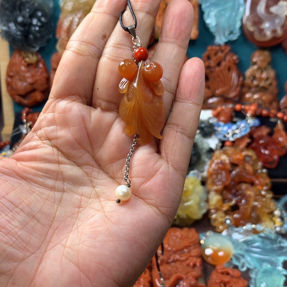 蛇纹石玉挂坠未镶嵌