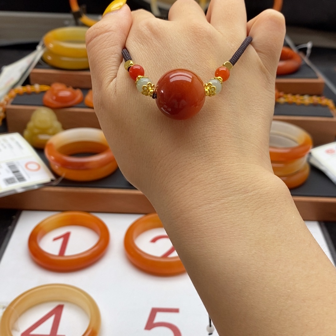 石英质玉（黄龙玉）未镶嵌吊坠