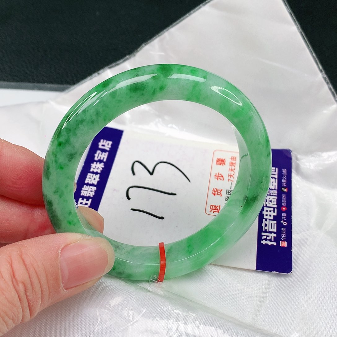 翡翠手镯未镶嵌翡翠